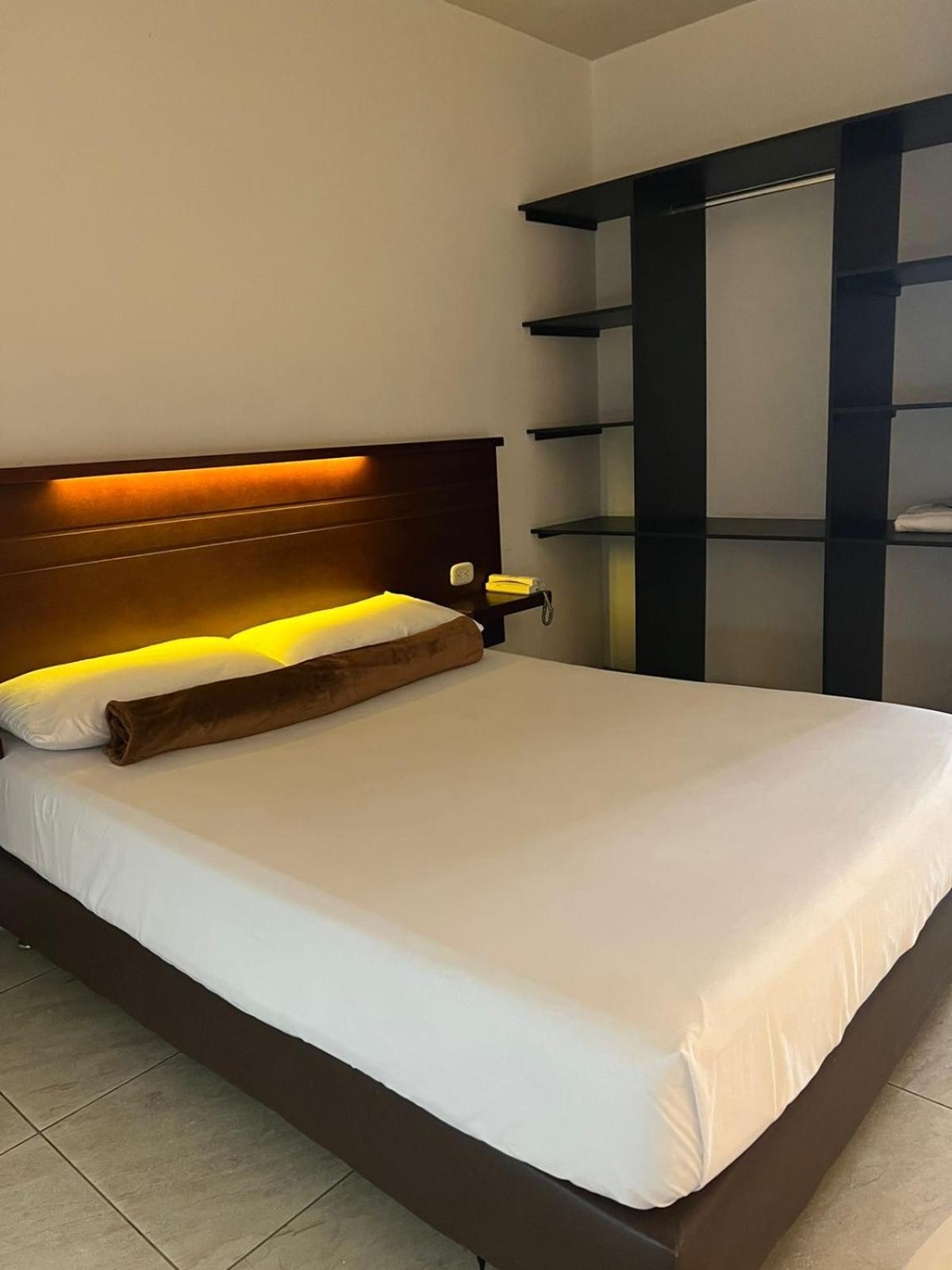 Hotel Marialu Ocaña Extérieur photo